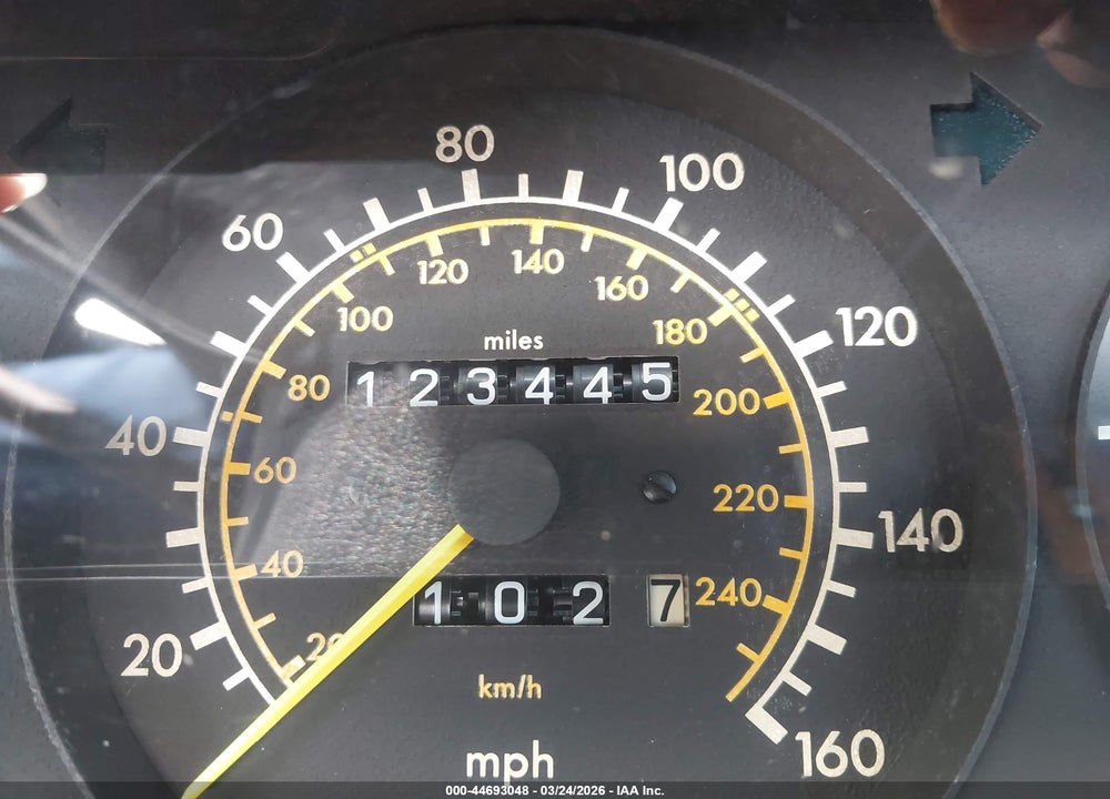 1985 MERCEDES-BENZ 380 SE VIN: WDBCA32C8FA158719