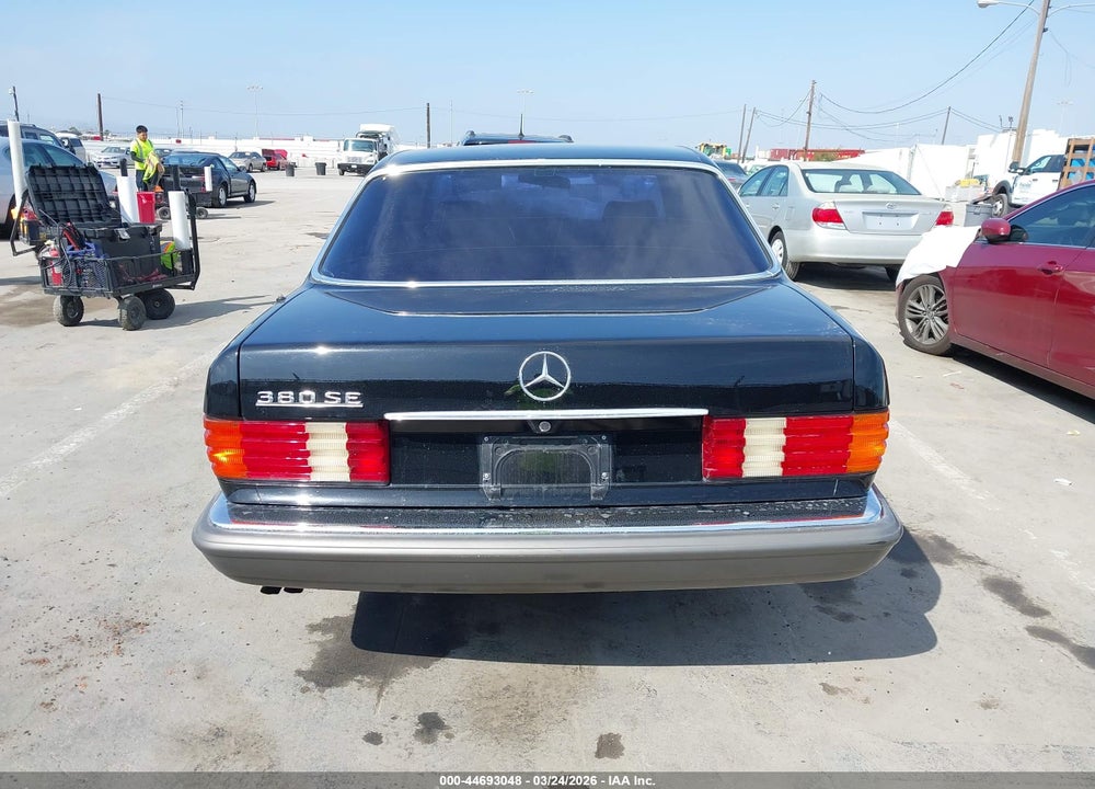 1985 MERCEDES-BENZ 380 SE VIN: WDBCA32C8FA158719