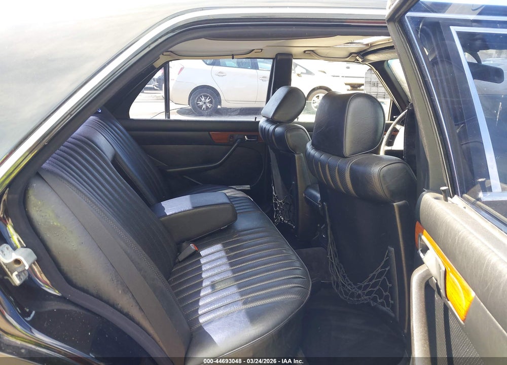 1985 MERCEDES-BENZ 380 SE VIN: WDBCA32C8FA158719