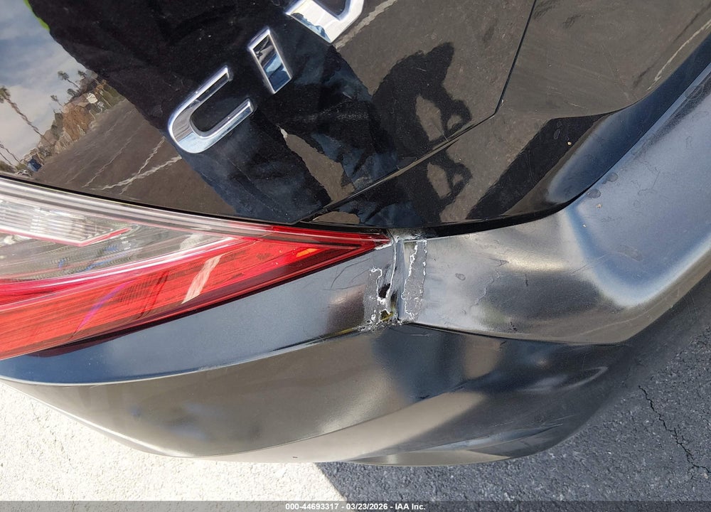 2018 HONDA CIVIC LX VIN: 2HGFC2F59JH537030