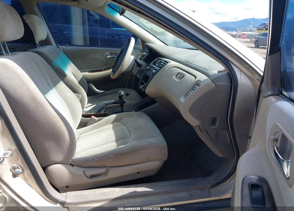 2000 HONDA ACCORD 2.3 SE VIN: 1HGCG5671YA042761