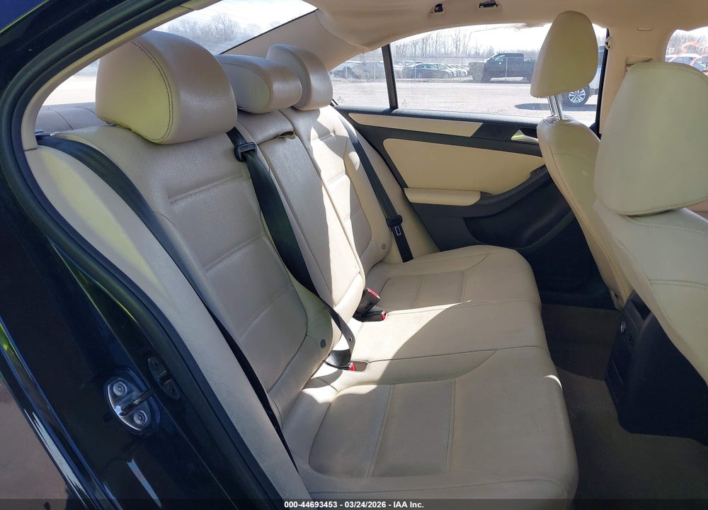 2012 VOLKSWAGEN JETTA 2.5L SE VIN: 3VWDP7AJ3CM470552