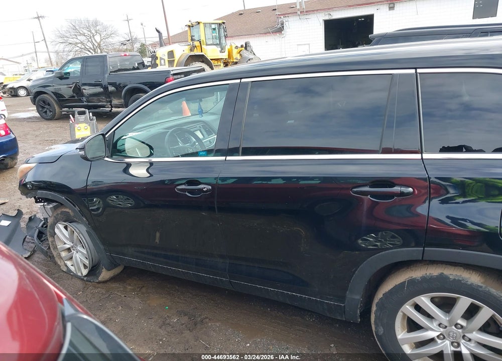 2015 TOYOTA HIGHLANDER LE V6 VIN: 5TDBKRFH0FS081625