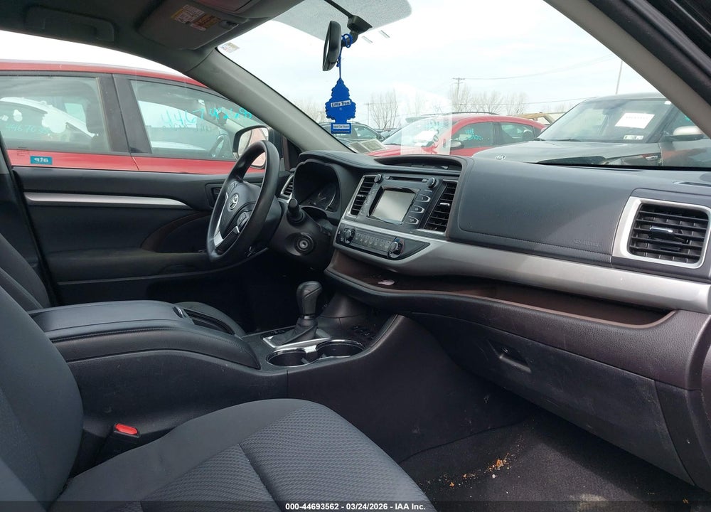2015 TOYOTA HIGHLANDER LE V6 VIN: 5TDBKRFH0FS081625