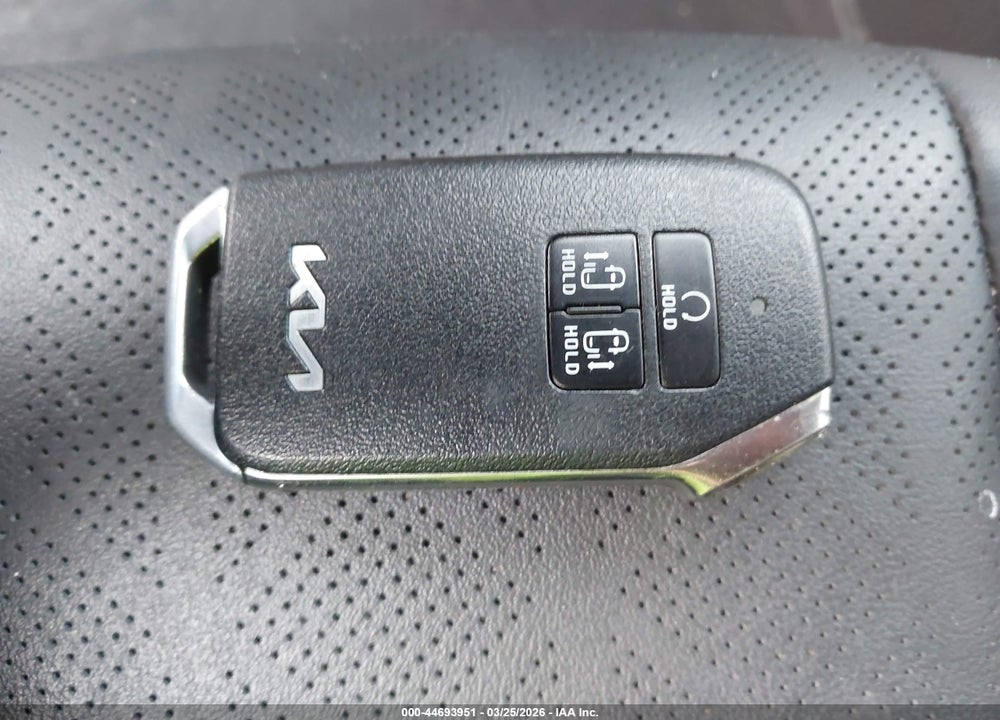2023 KIA CARNIVAL MPV LX SEAT PACKAGE VIN: KNDNB4H34P6278297