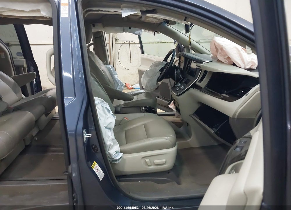 2016 TOYOTA SIENNA XLE 8 PASSENGER VIN: 5TDYK3DC1GS714701