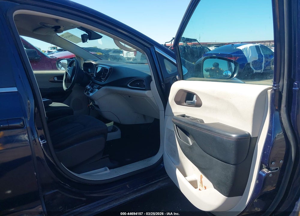 2017 CHRYSLER PACIFICA TOURING VIN: 2C4RC1DGXHR656381