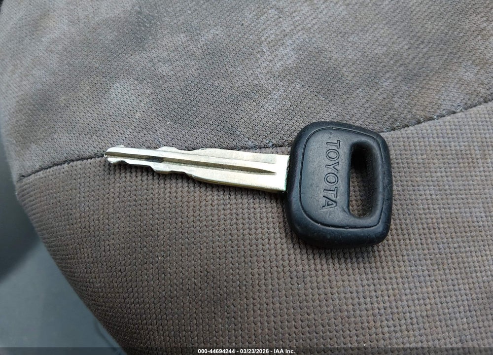 2001 TOYOTA ECHO VIN: JTDBT123310138145