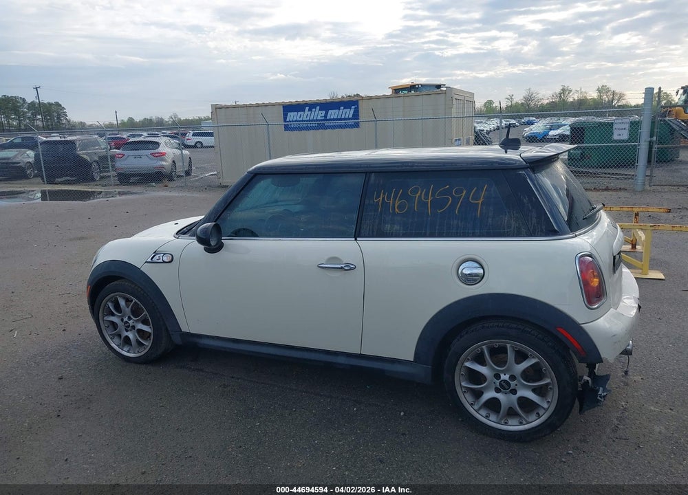 2007 MINI COOPER S VIN: WMWMF73577TL89807
