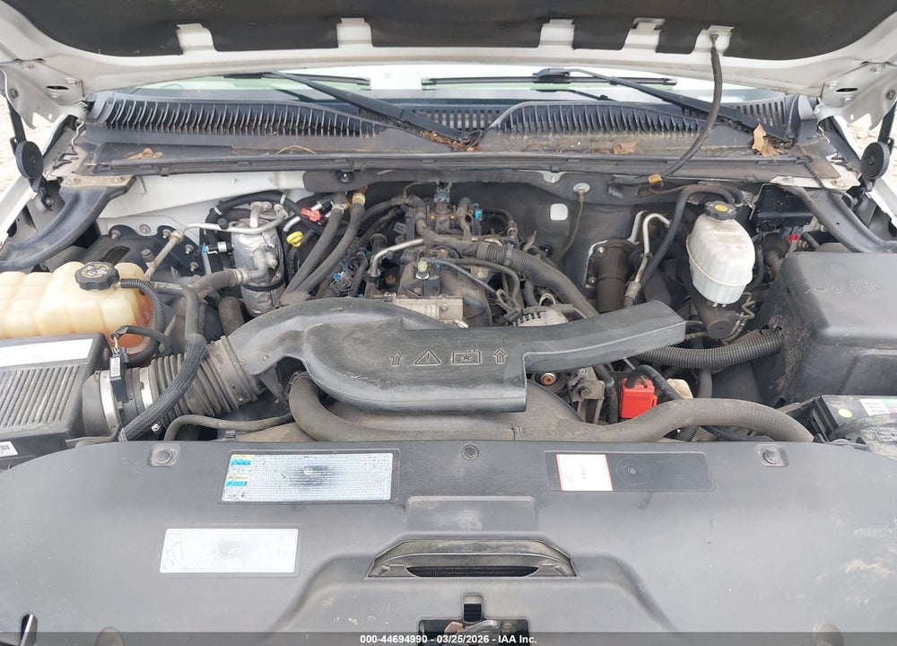 2004 CHEVROLET TAHOE LS VIN: 1GNEC13ZX4J125835