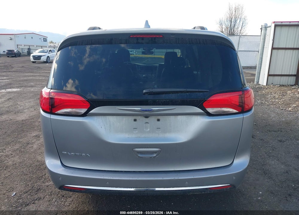 2020 CHRYSLER PACIFICA TOURING L VIN: 2C4RC1BG8LR105782