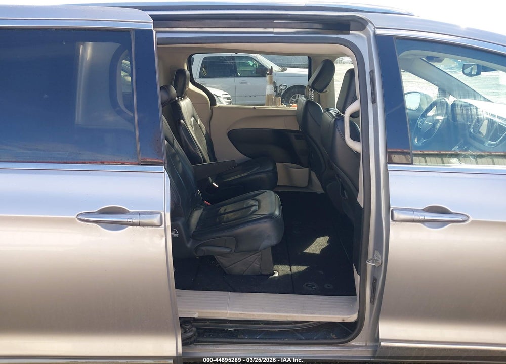 2020 CHRYSLER PACIFICA TOURING L VIN: 2C4RC1BG8LR105782