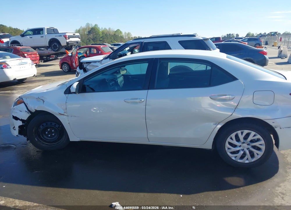 2018 TOYOTA COROLLA LE VIN: 5YFBURHE1JP809371