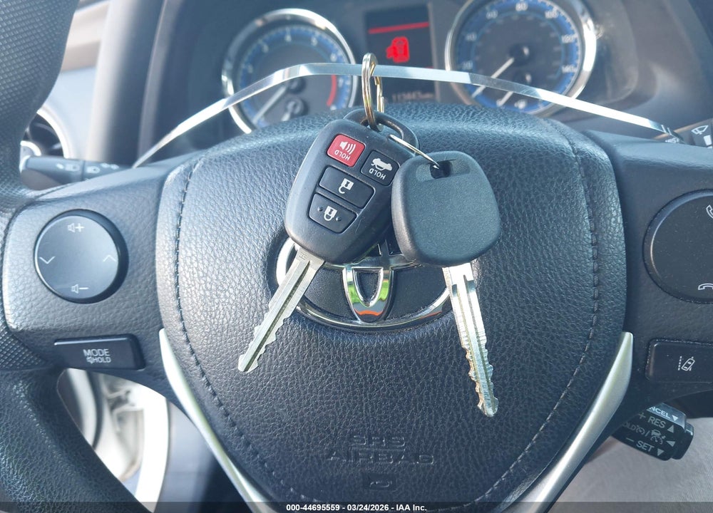 2018 TOYOTA COROLLA LE VIN: 5YFBURHE1JP809371