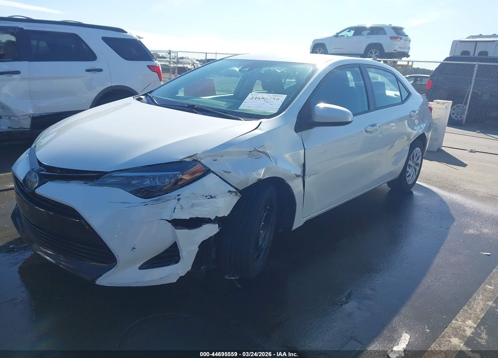 2018 TOYOTA COROLLA LE VIN: 5YFBURHE1JP809371
