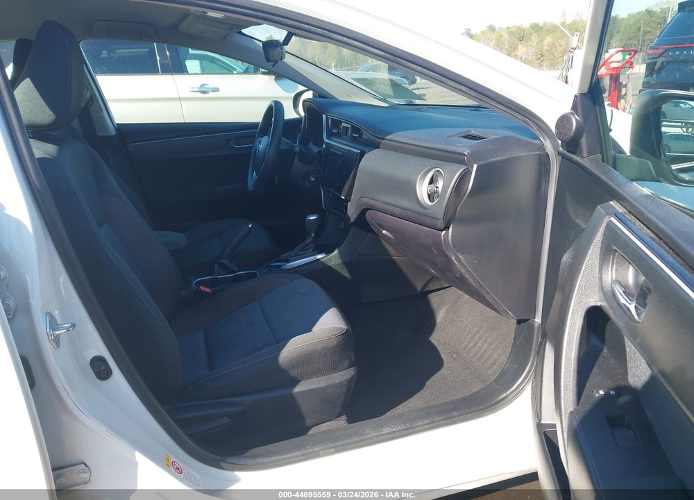 2018 TOYOTA COROLLA LE VIN: 5YFBURHE1JP809371