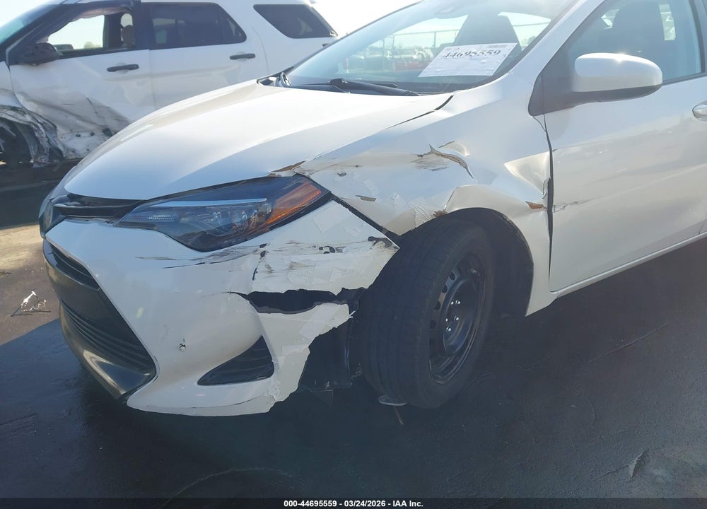 2018 TOYOTA COROLLA LE VIN: 5YFBURHE1JP809371