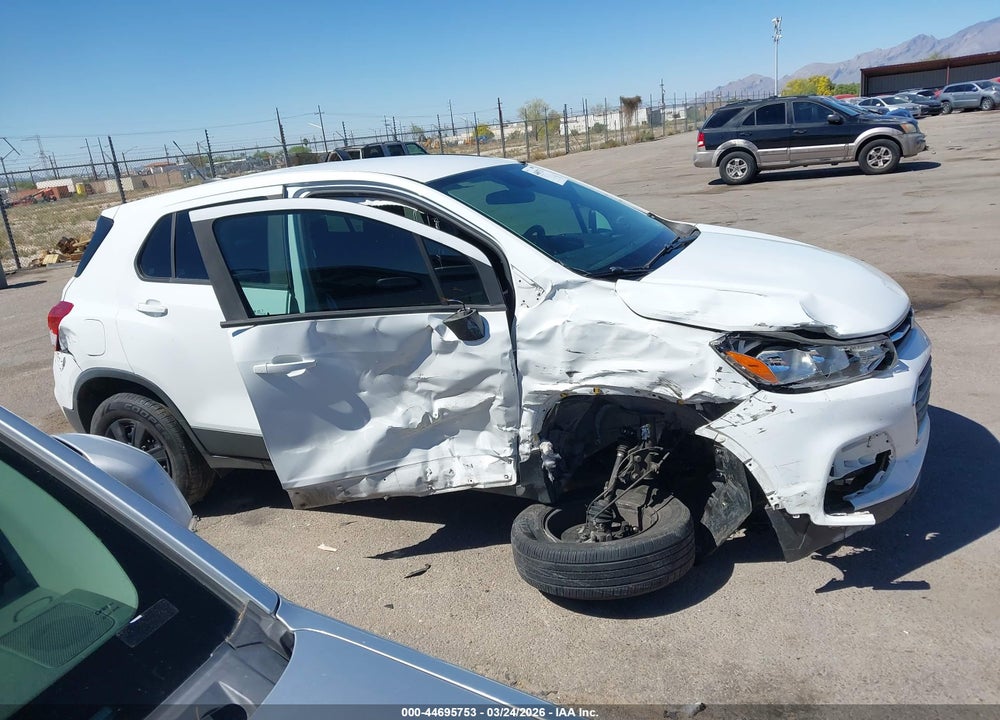 2018 CHEVROLET TRAX LS VIN: KL7CJKSB8JB733680
