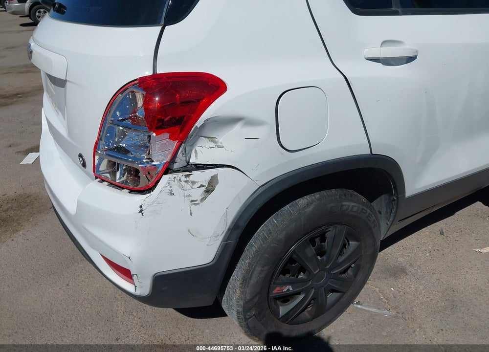 2018 CHEVROLET TRAX LS VIN: KL7CJKSB8JB733680