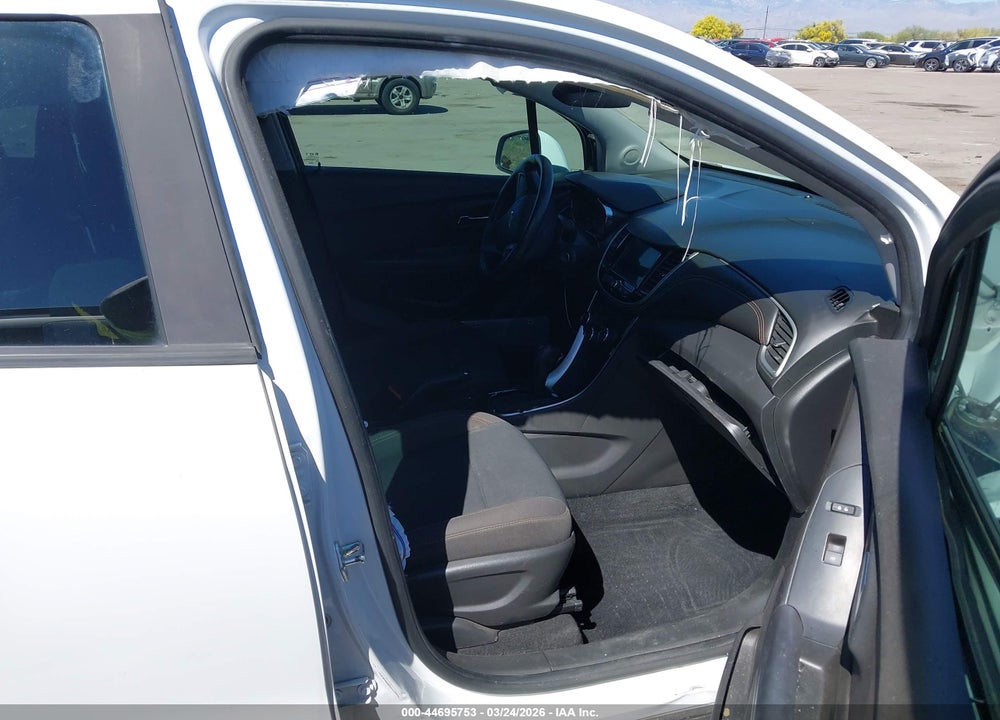 2018 CHEVROLET TRAX LS VIN: KL7CJKSB8JB733680