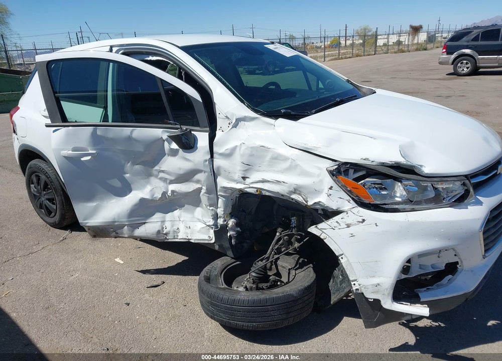 2018 CHEVROLET TRAX LS VIN: KL7CJKSB8JB733680