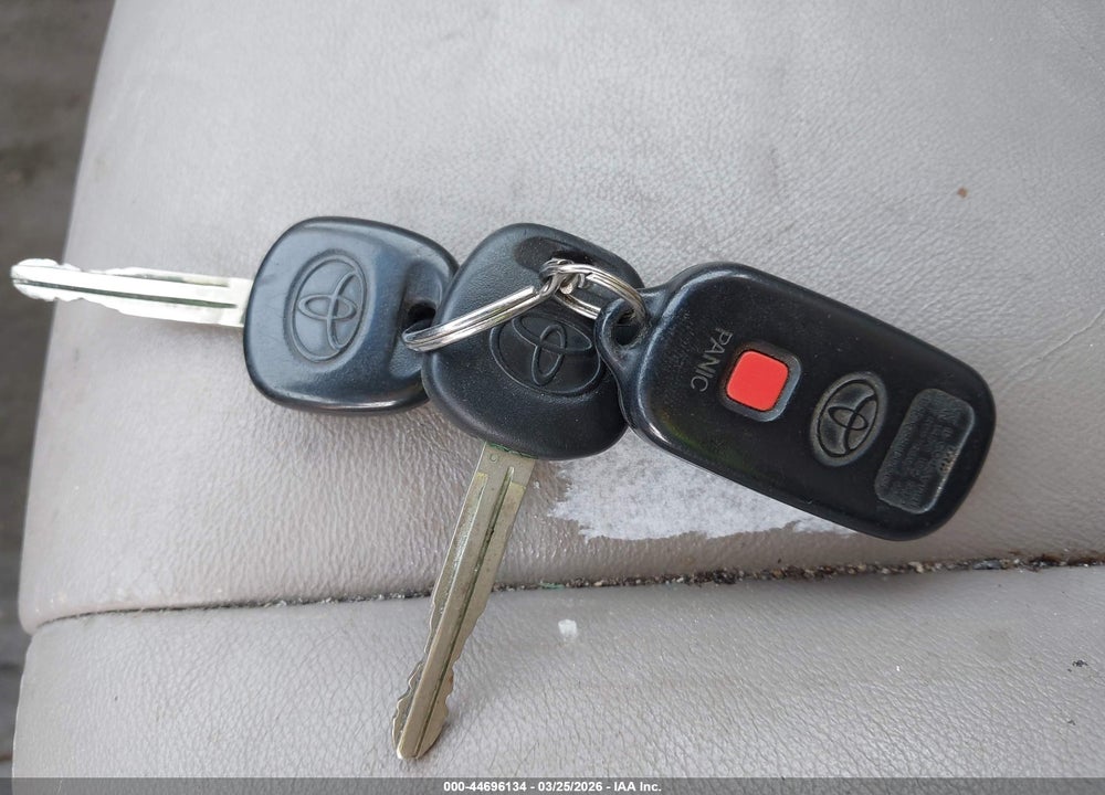 2005 TOYOTA CAMRY XLE V6 VIN: 4T1BF30K65U093998