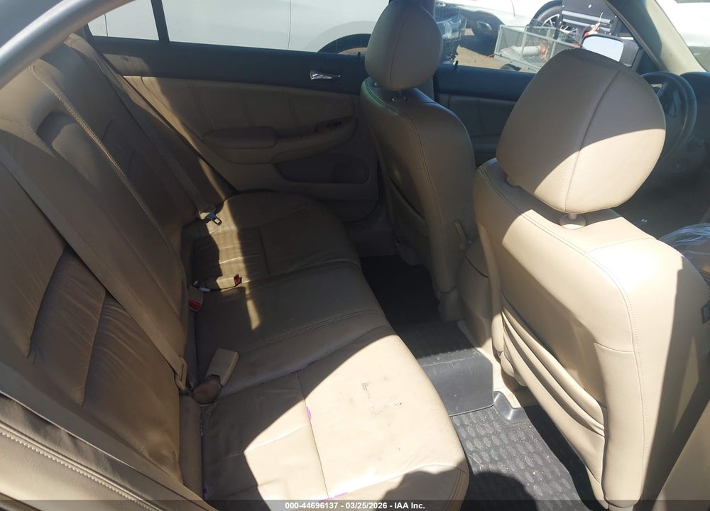 2004 HONDA ACCORD 2.4 EX VIN: JHMCM56804C021784