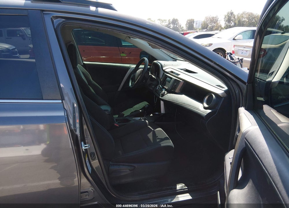 2014 TOYOTA RAV4 XLE VIN: 2T3WFREV1EW075665