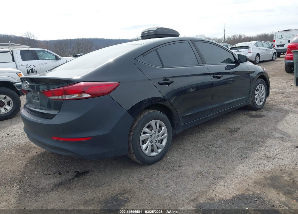 2018 HYUNDAI ELANTRA SE VIN: KMHD74LF2JU467169