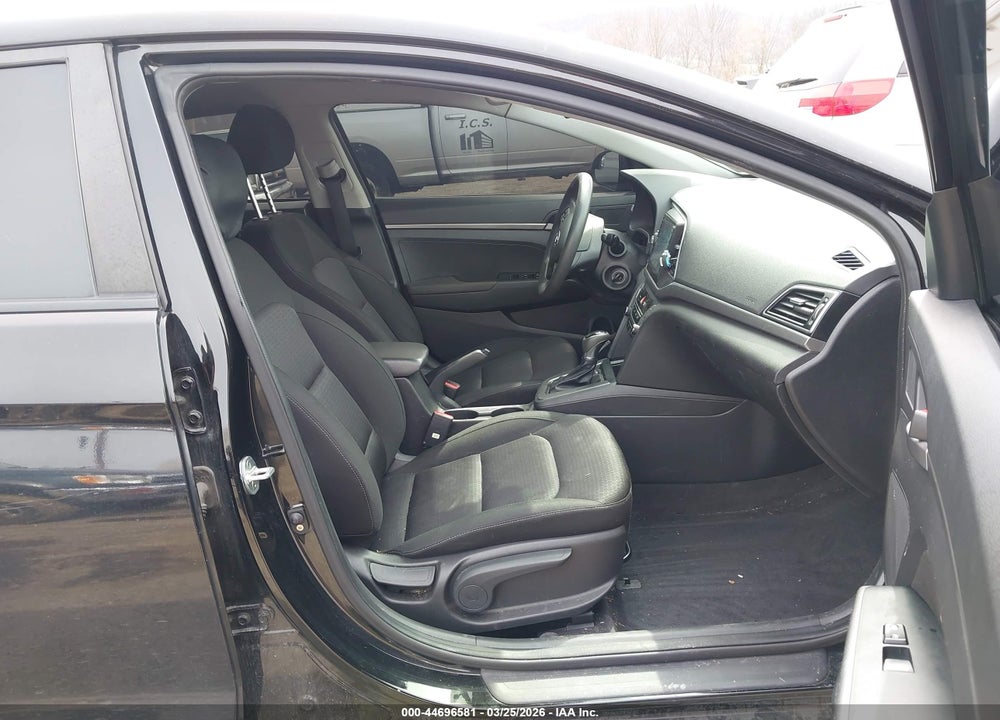 2018 HYUNDAI ELANTRA SE VIN: KMHD74LF2JU467169