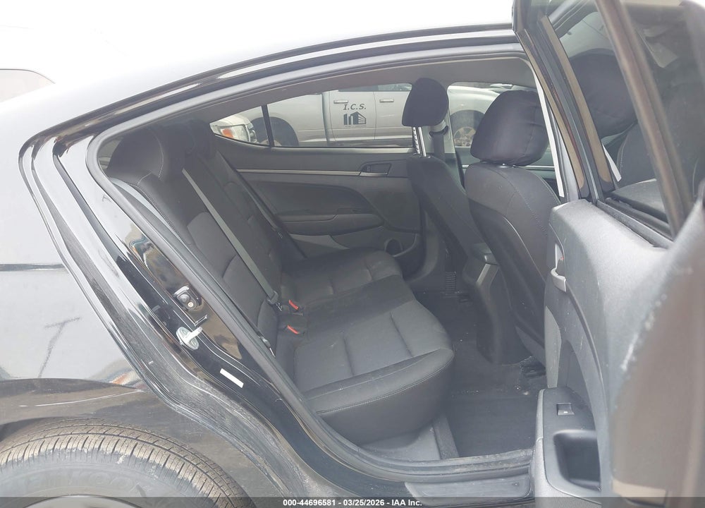 2018 HYUNDAI ELANTRA SE VIN: KMHD74LF2JU467169