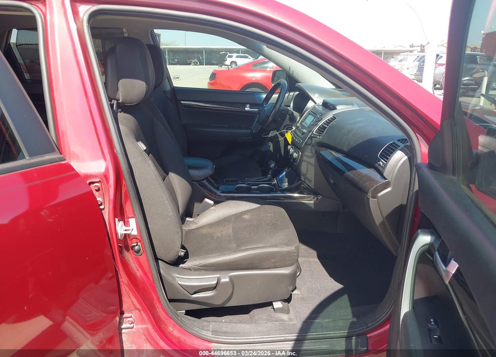 2014 KIA SORENTO LX VIN: 5XYKT4A61EG452650