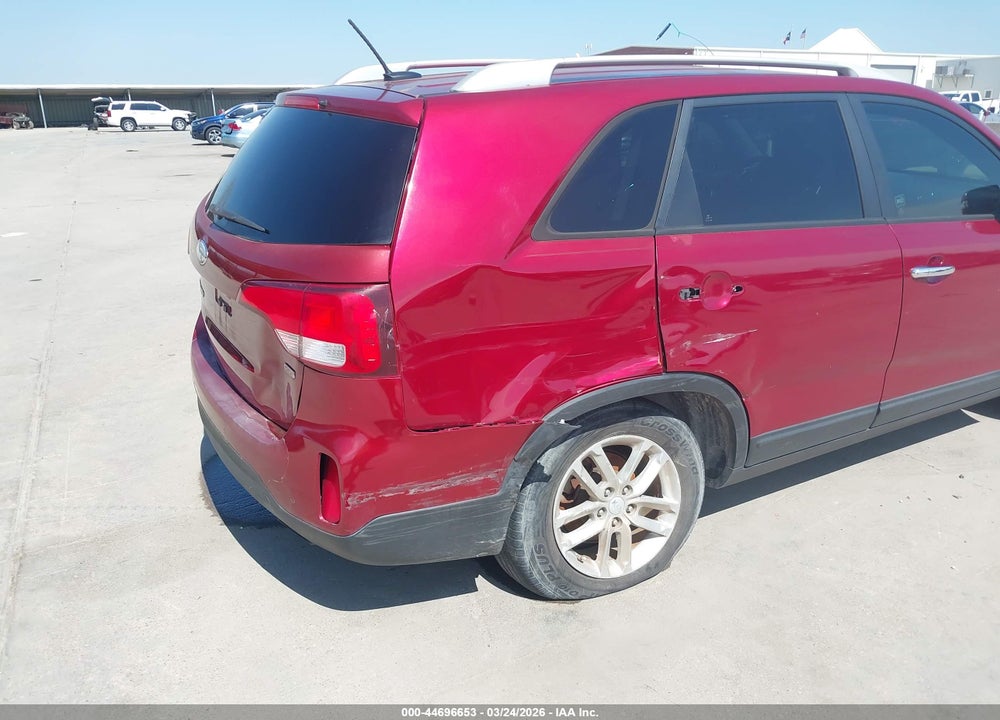 2014 KIA SORENTO LX VIN: 5XYKT4A61EG452650
