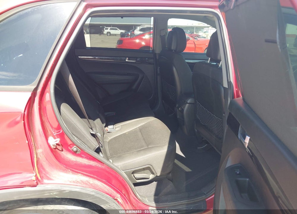 2014 KIA SORENTO LX VIN: 5XYKT4A61EG452650