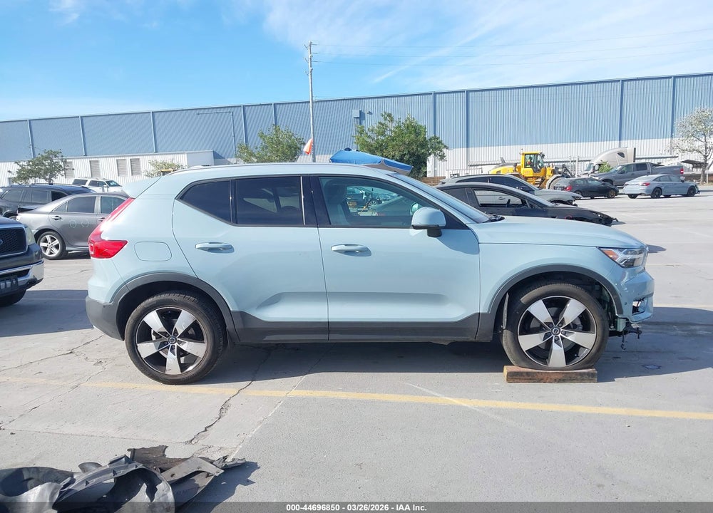 2019 VOLVO XC40 T5 MOMENTUM/T5 R-DESIGN VIN: YV4162XZ0K2019932