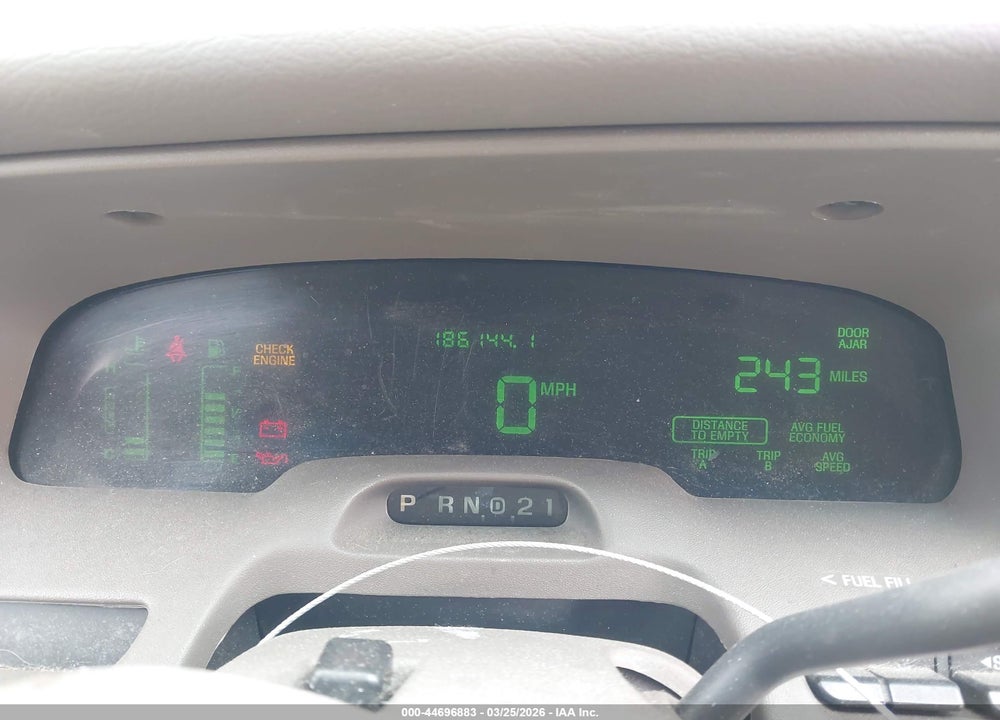 2000 MERCURY GRAND MARQUIS LS VIN: 2MEFM75W4YX701043