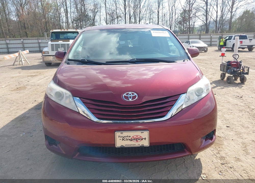 2017 TOYOTA SIENNA LE 8 PASSENGER VIN: 5TDKZ3DC3HS889728