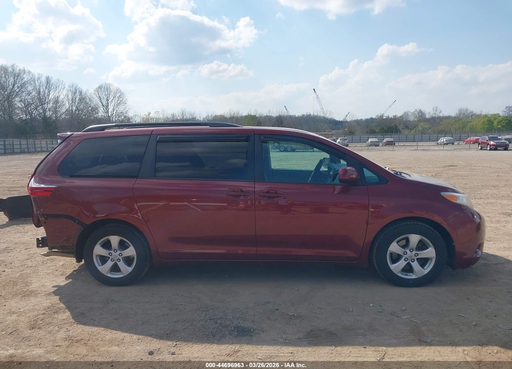 2017 TOYOTA SIENNA LE 8 PASSENGER VIN: 5TDKZ3DC3HS889728