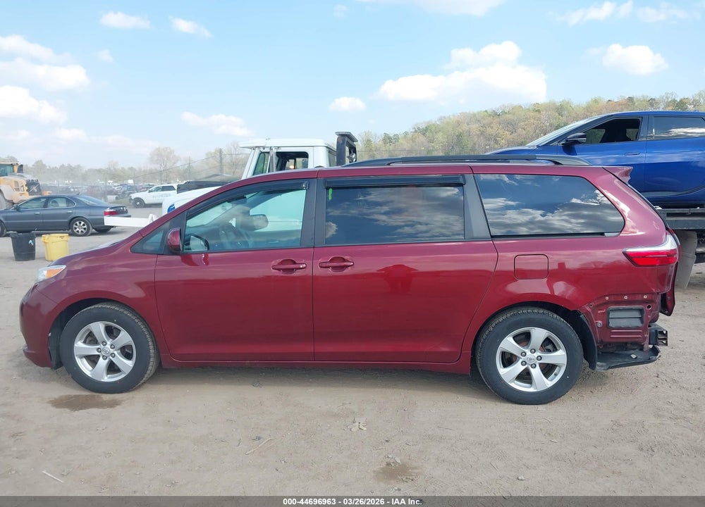 2017 TOYOTA SIENNA LE 8 PASSENGER VIN: 5TDKZ3DC3HS889728
