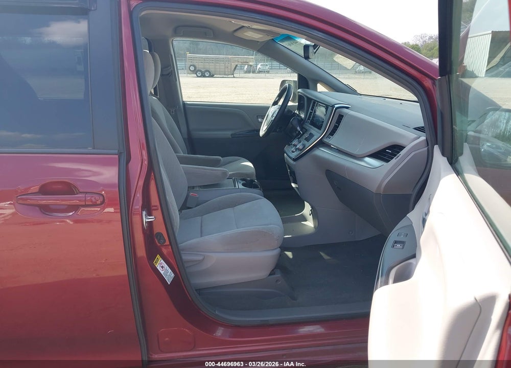 2017 TOYOTA SIENNA LE 8 PASSENGER VIN: 5TDKZ3DC3HS889728