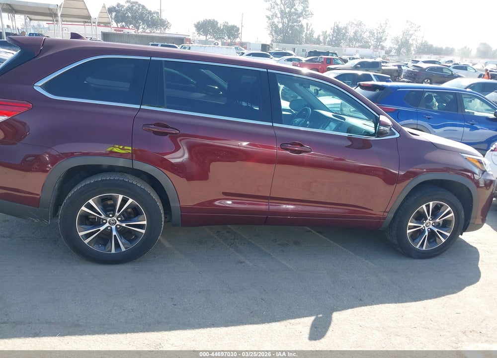 2018 TOYOTA HIGHLANDER LE PLUS VIN: 5TDZZRFH9JS274925