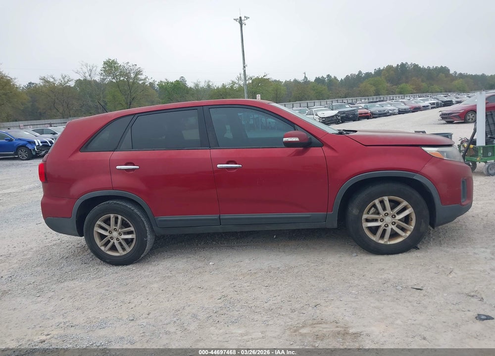 2015 KIA SORENTO LX VIN: 5XYKT3A6XFG590778