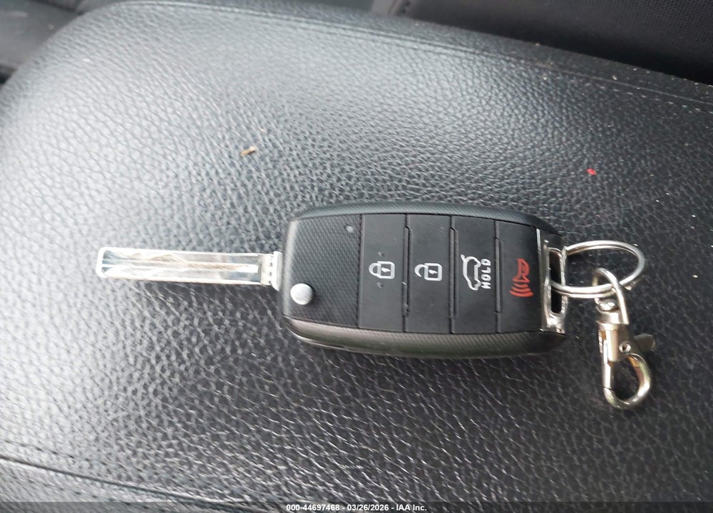 2015 KIA SORENTO LX VIN: 5XYKT3A6XFG590778