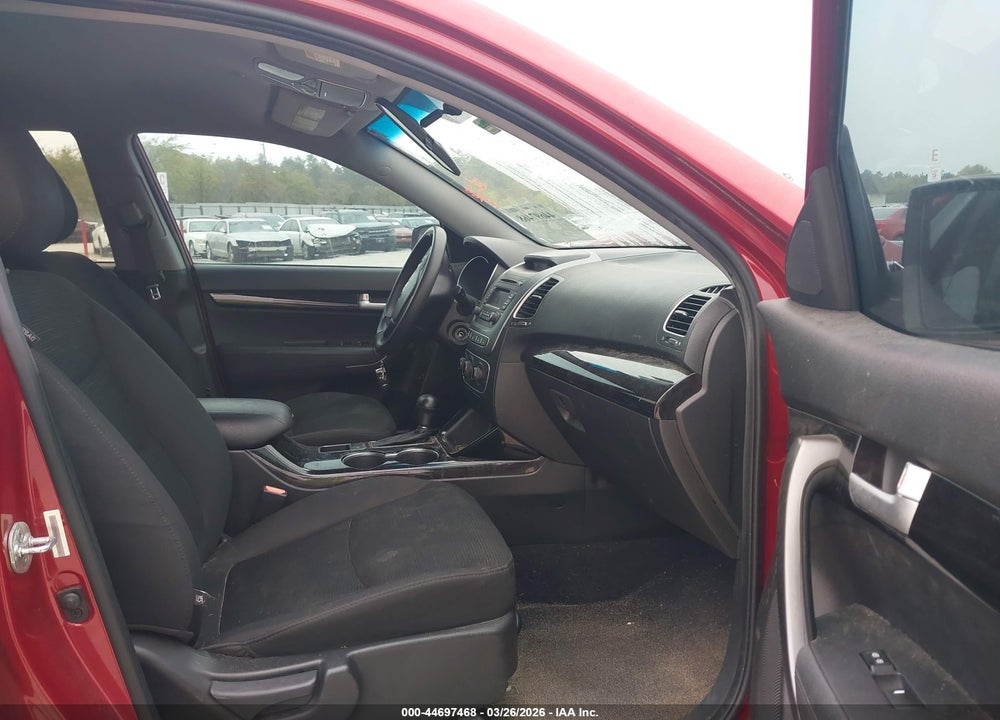 2015 KIA SORENTO LX VIN: 5XYKT3A6XFG590778