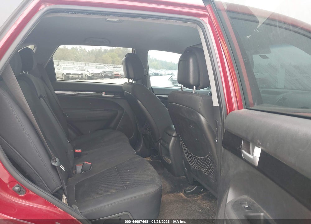 2015 KIA SORENTO LX VIN: 5XYKT3A6XFG590778