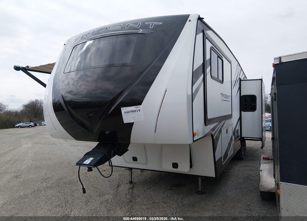 2016 LAYTON TRIDENT VIN: 5ZWFYSS29G4005988
