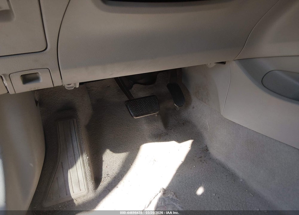 2009 TOYOTA COROLLA LE VIN: 1NXBU40E89Z009403