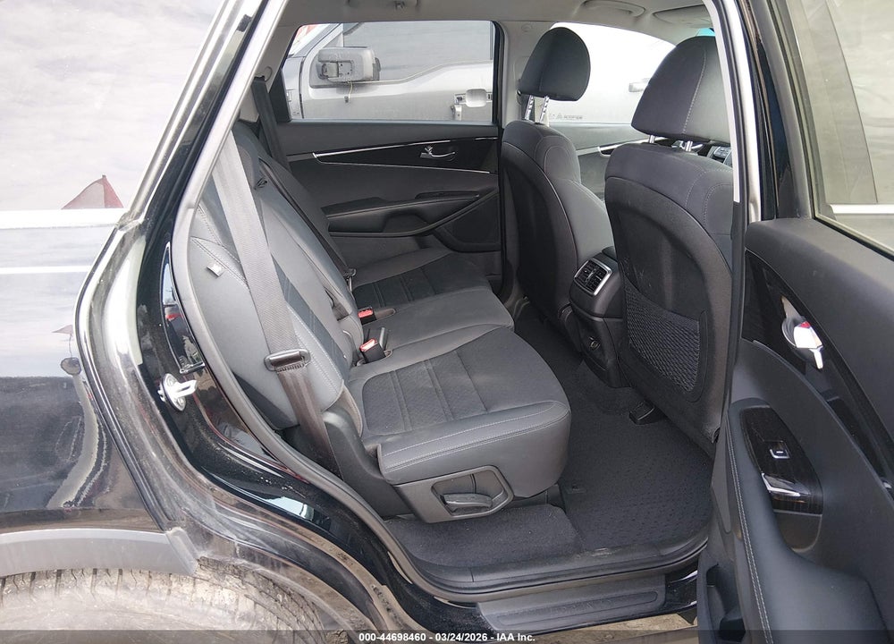 2019 KIA SORENTO 2.4L L VIN: 5XYPG4A37KG589085