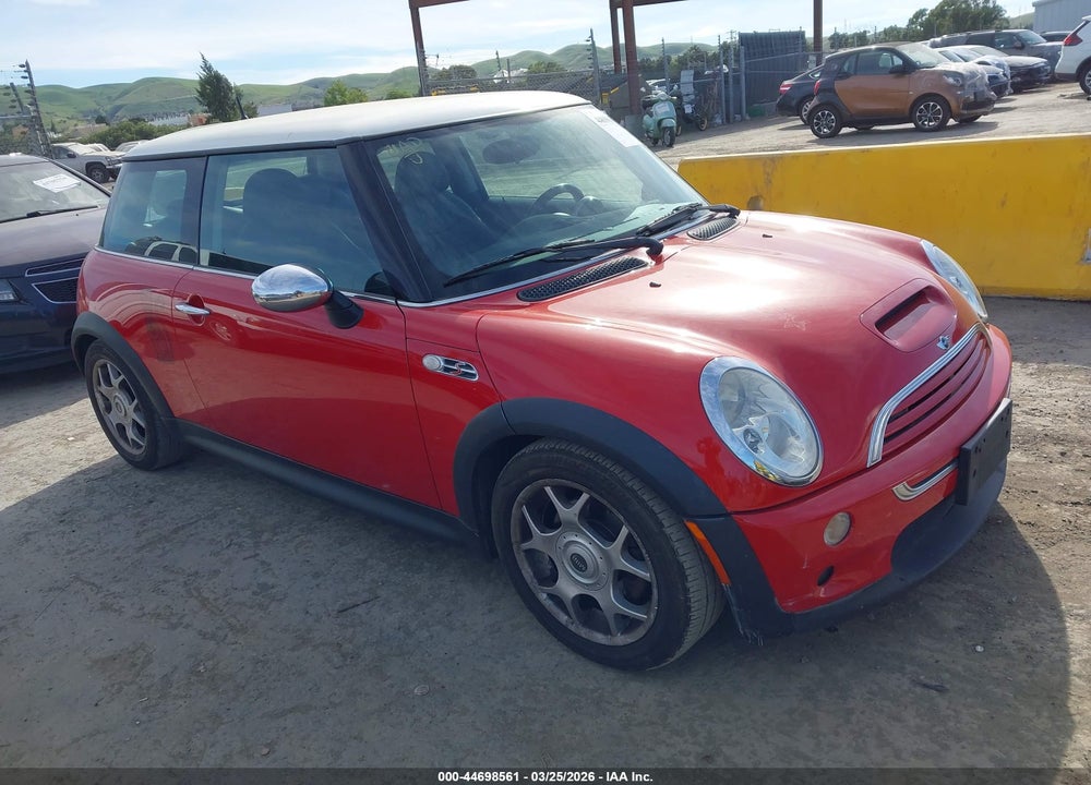 2004 MINI COOPER S VIN: WMWRE33484TD88558