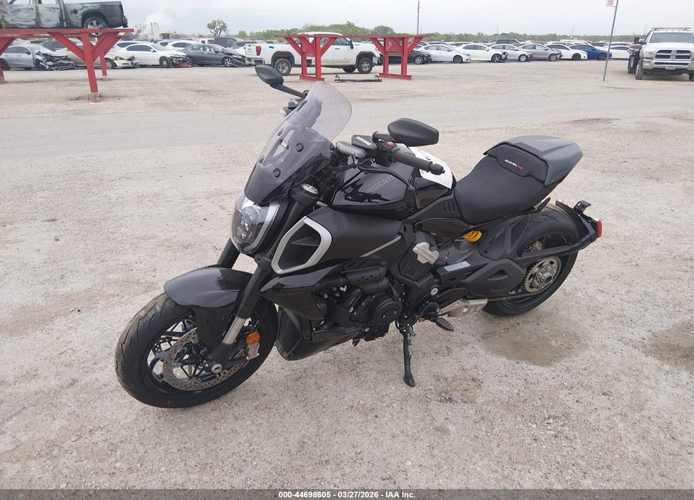 2023 DUCATI DIAVEL V4 VIN: ZDMGAR1W9PB002271